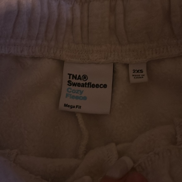 Aritzia TNA sweat fleece,cozy fleece mega fit,in size 2 extra small,never worn - Picture 2 of 5